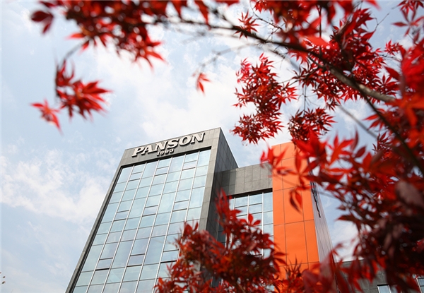 赋能校服供应厂家高质量发展 派逊服饰做好行业“排头兵