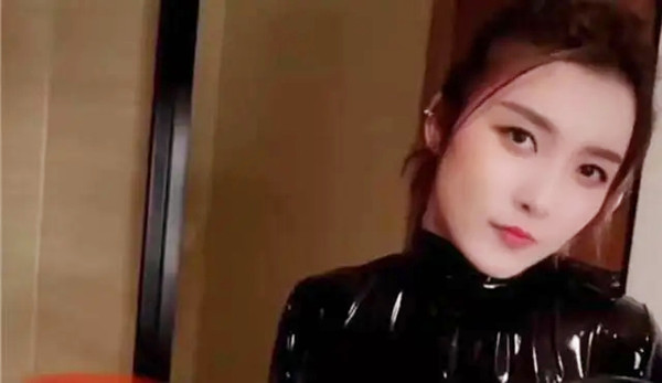 聂小雨黑色皮衣原版在哪里可以看 黑色战神聂小雨黑皮衣5分是真的吗？