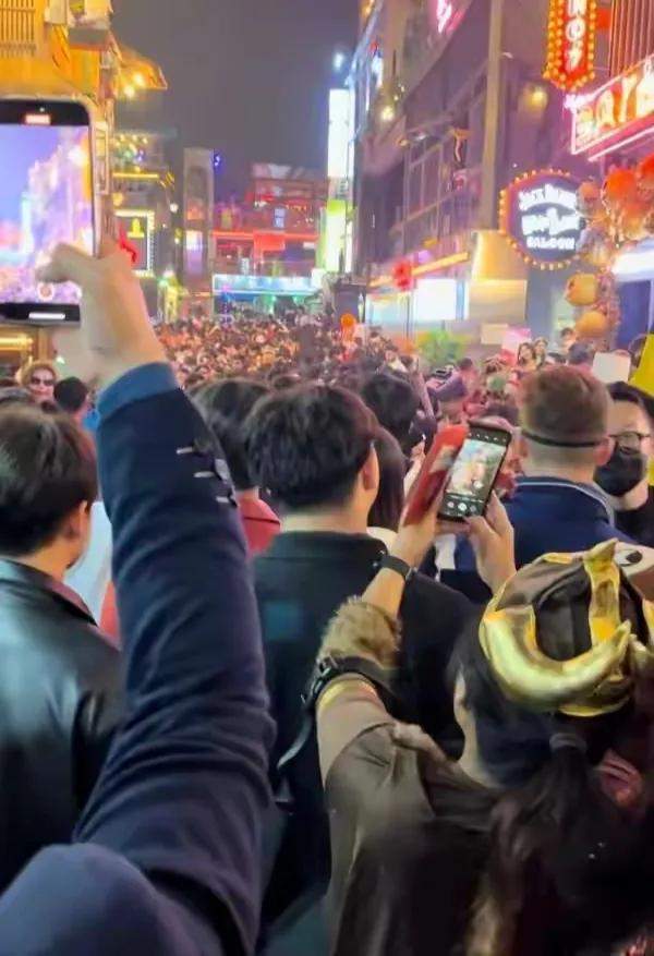 韩国的梨泰院是一个什么场所 梨泰院为什么会聚集那么多人？