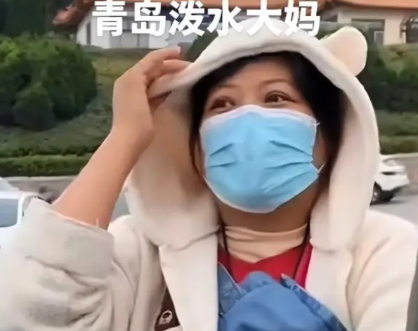 董宇辉泼水事件肇事者是谁照片视频资料介绍  董宇辉为什么被泼水什么原因